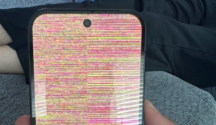 مشکلات نمایشگر در پیکسل ۱۰ پرو؛ شکایات کاربران تنها چند روز پس از عرضه