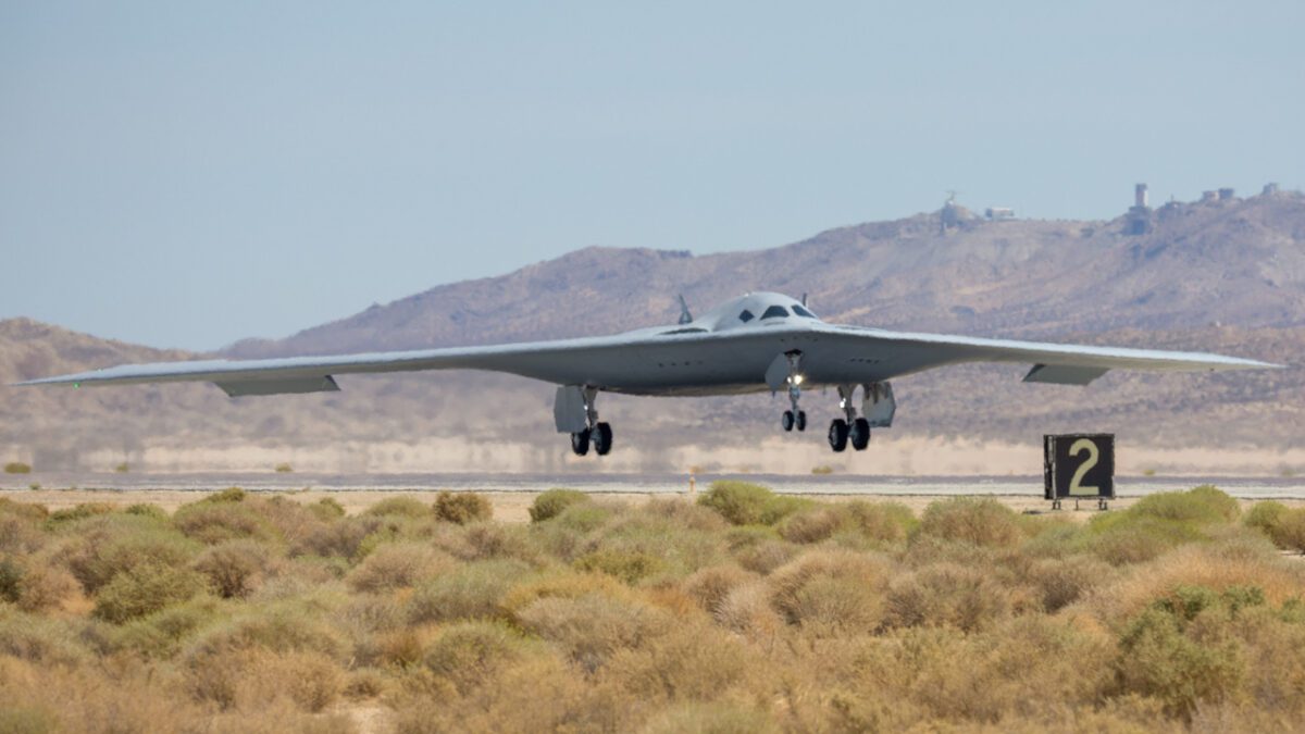 دو فروند بمبافکن رادارگریز B-21 Raider به صورت همزمان به نمایش درآمدند
