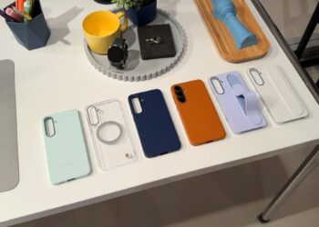 افشاگری تازه‌ای از سری پرچمداران غیرتاشوی سامسونگ یعنی خانواده Galaxy S26 بار دیگر توجه کاربران و علاقه‌مندان به گوشی‌های هوشمند را جلب کرده است. در این افشاگری، تصاویر قاب‌های سه مدل Galaxy S26 Pro، Galaxy S26 Edge و Galaxy S26 Ultra منتشر شده که جزئیات بیشتری از طراحی آن‌ها را آشکار می‌کند.