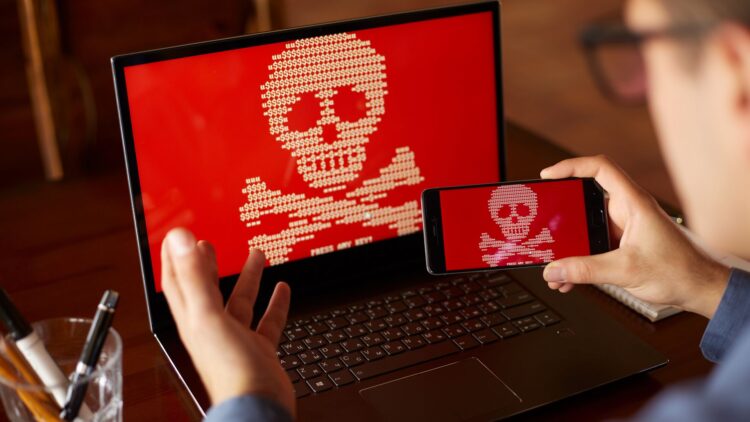 ایالات متحده برای دستگیری «ولودیمیر تیموشچوک»، شهروند اوکراینی و متهم اصلی مجموعه‌ای از حملات گسترده باج‌افزاری، جایزه‌ای ۱۱ میلیون دلاری تعیین کرده است. بر اساس اعلام وزارت دادگستری آمریکا، او طی سه سال گذشته با هدایت این حملات موفق به سرقت بیش از ۱۸ میلیارد دلار از شرکت‌های بزرگ و مؤسسات بین‌المللی شده است.