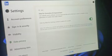 LinkedIn warns it will auto train AI models (2)