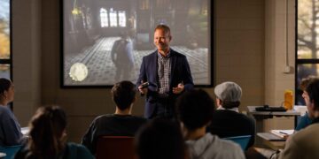 دانشگاه تنسی در تاریخ ۲۰ ژانویه ۲۰۲۶ میزبان نخستین کلاس تاریخ دانشگاهی جهان با محوریت بازی‌های Grand Theft Auto خواهد بود؛ اتفاقی که پیش از انتشار نسخه ششم این مجموعه رخ می‌دهد. این کلاس با عنوان «سرقت بزرگ آمریکا: تاریخ ایالات متحده از ۱۹۸۰ تاکنون از دریچه بازی‌های GTA» توسط استاد تاریخ، توره اولسون طراحی و تدریس می‌شود.