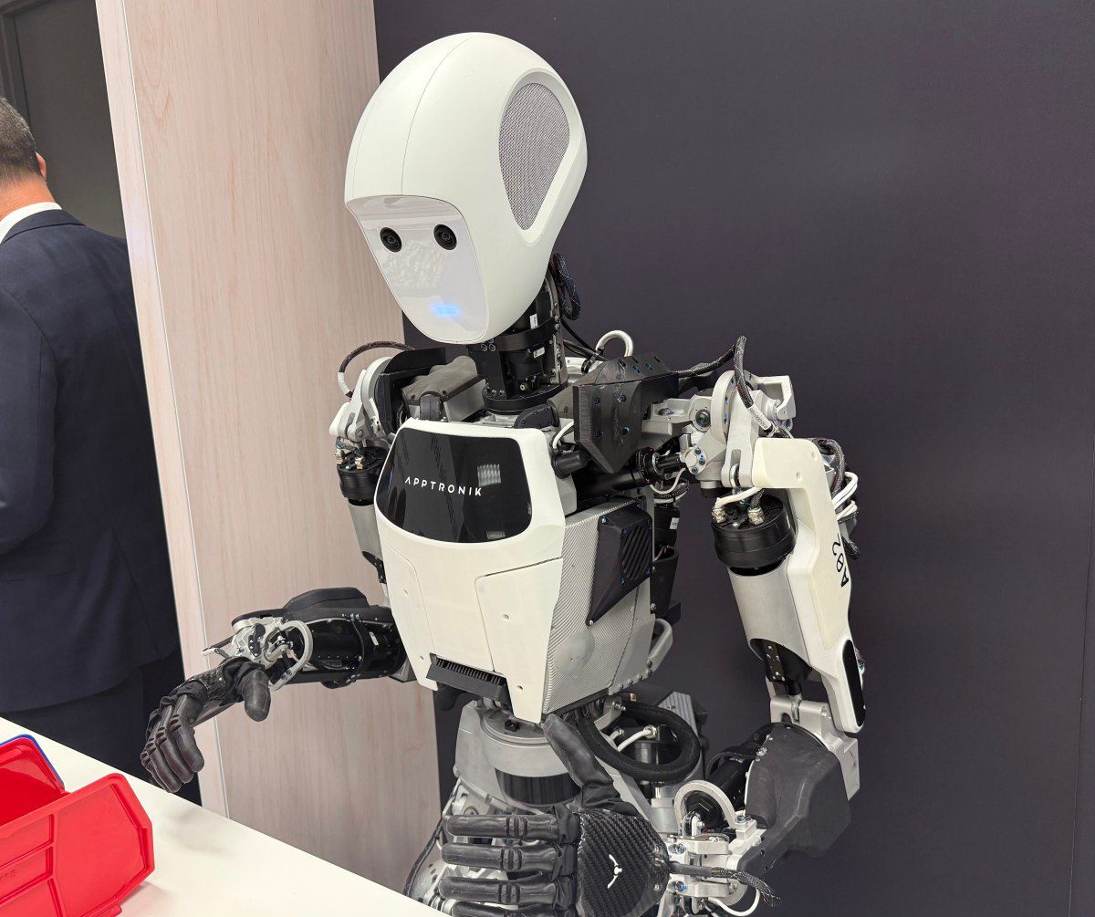 humanoid robot bubble