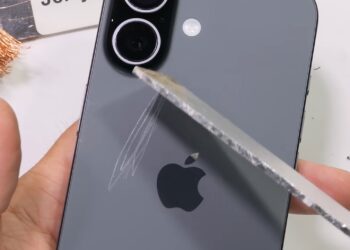 iPhone 17 JerryRigEvery