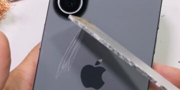 iPhone 17 JerryRigEvery