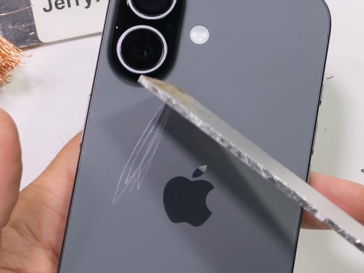 iPhone 17 JerryRigEvery