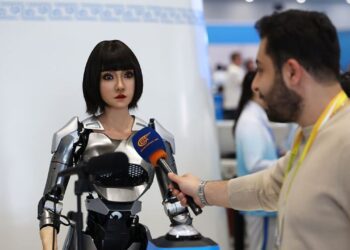 ربات انسان‌نمای Xiao He ستاره نشست سازمان همکاری شانگهای ۲۰۲۵