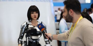 ربات انسان‌نمای Xiao He ستاره نشست سازمان همکاری شانگهای ۲۰۲۵