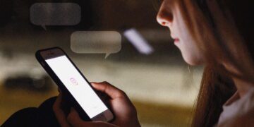 طرح GUARD Act و ممنوعیت استفاده از چتباتها