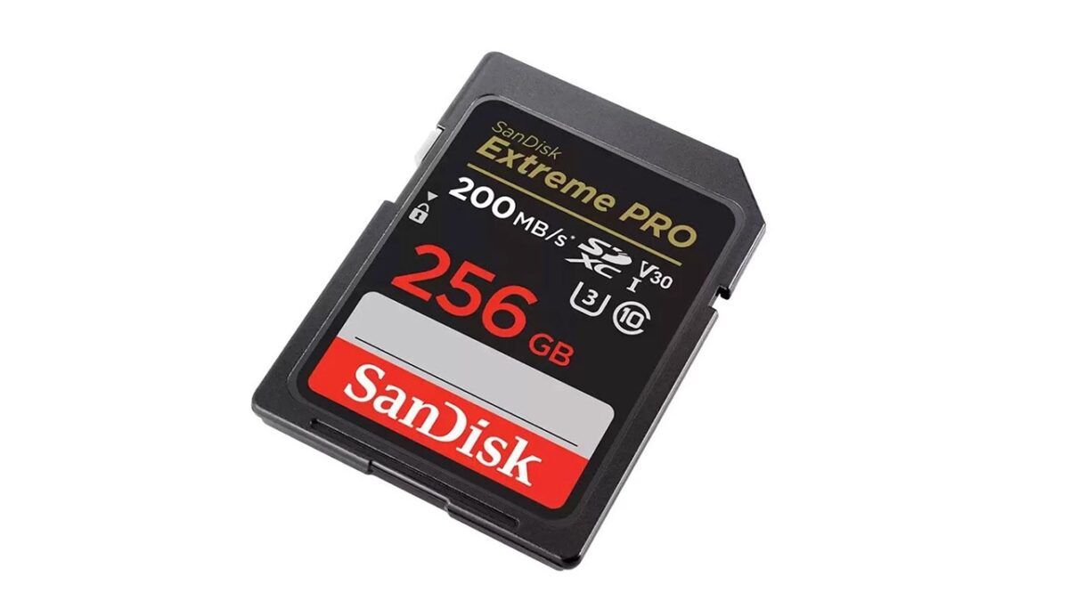 کارت حافظه سن‌دیسک Extreme Pro V30 با سرعت نوشتن 140 و خواندن 200 مگابایتی، ضبط مداوم ویدیوهای 4K و عملکرد پایدار را تضمین می‌کند.