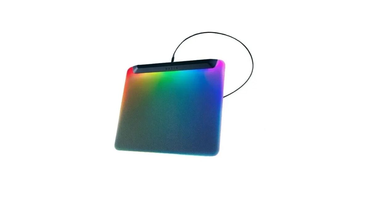 Razer Firefly V2 Pro یکی از پیشرفتهترین ماوس پدهای RGB در بازار است که بهطور خاص برای گیمرهای حرفهای طراحی شده.