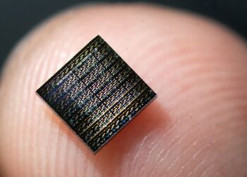 ساخت نورون‌های مصنوعی که رفتار الکتروشیمیایی سلول های مغز را بازآفرینی می‌ کنند