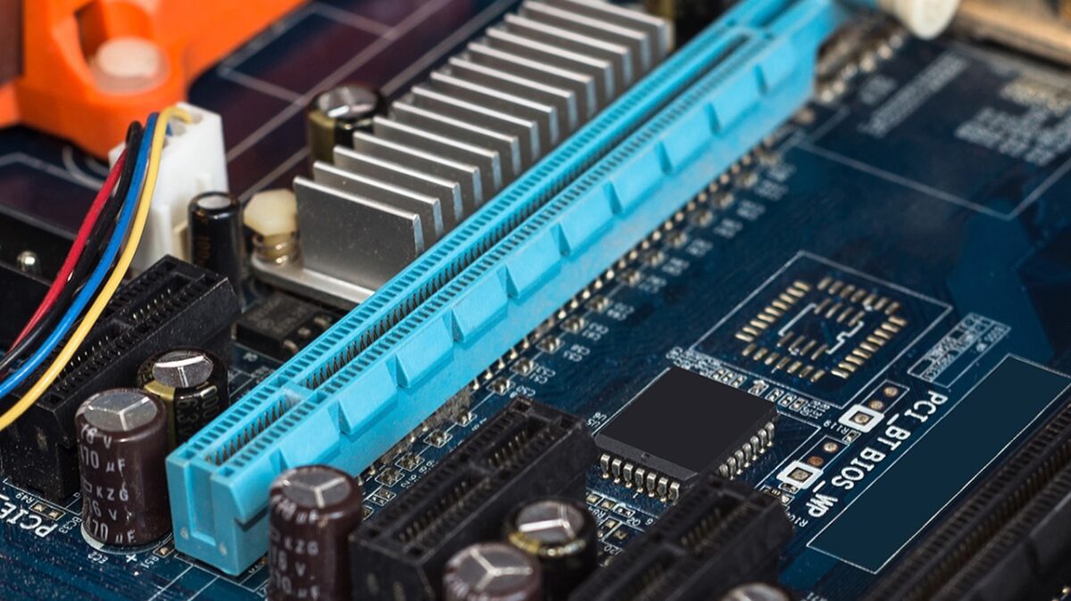 پهنایباند و سرعت انتقال در هر نسل PCIe (1.0 تا 5.0)