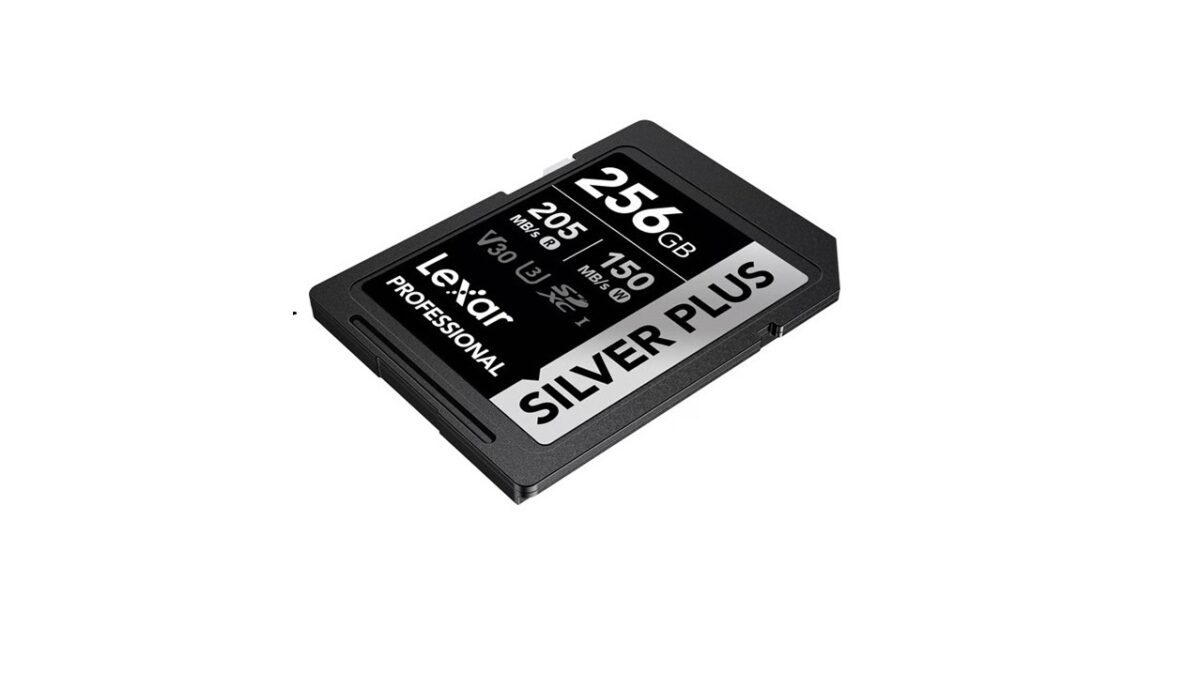 کارت حافظه لکسار SILVER PLUS تعادل خوبی میان سرعت، دوام و ظرفیت ارائه می‌دهد. 