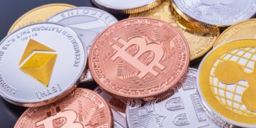 صعود آلتکوینها همزمان با عبور بیتکوین (BTC) از ۱۱۵ هزار دلار؛ آیا روند صعودی ادامه دارد؟
