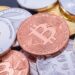 صعود آلتکوینها همزمان با عبور بیتکوین (BTC) از ۱۱۵ هزار دلار؛ آیا روند صعودی ادامه دارد؟