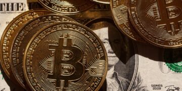 هشدار پیتر برنت: احتمال سقوط بیت‌کوین (BTC) تا ۵۰ هزار دلار پیش از آغاز صعود بعدی