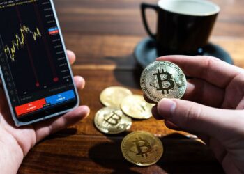 تداوم رشد قیمت بیتکوین (BTC)؛ گزینه اصلاح احتمالی زیر ۱۱۰ هزار دلار همچنان روی میز است