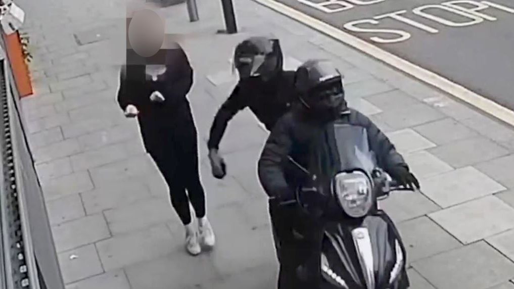 catch gang smuggling 40,000 phones