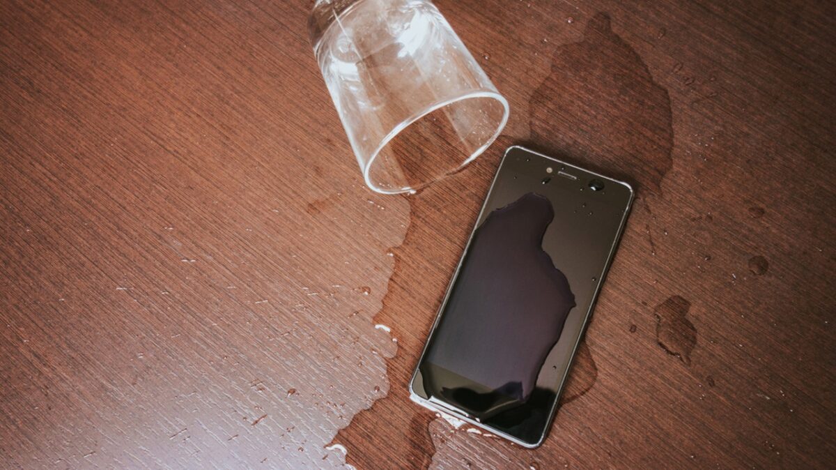 با وجود پیشرفتهای چشمگیر، ساخت یک گوشی ضد آب اقتصادی یا حتی پرچمدار کاملا ضد آب هنوز از نظر فنی دشوار است.