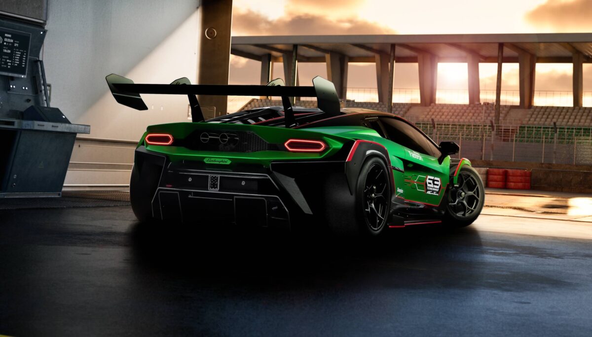 نمای مستقیم از پشت Lamborghini Temerario Super Trofeo با اگزوزهای دایره‌ای و دیفیوزر مسابقه‌ای