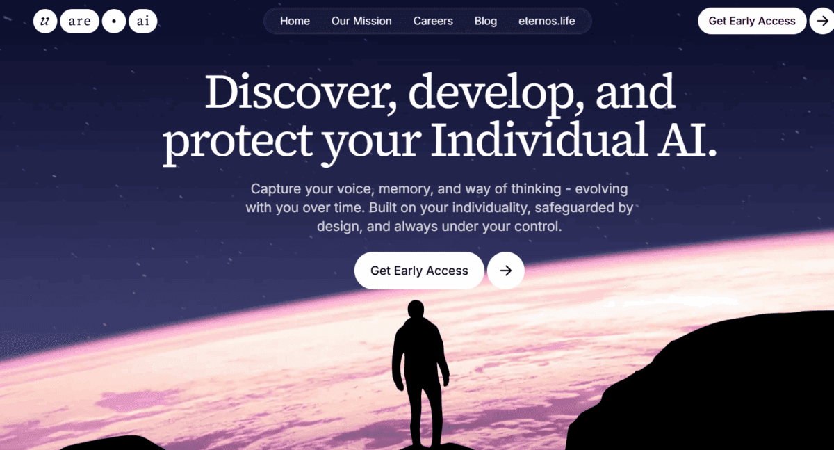 وب‌سایت استارتاپ Eternos با شعار "Discover, develop, and protect your Individual AI" و تصویر سیلوئت یک نفر که در مقابل پس‌زمینه‌ای از فضا و زمین ایستاده است.