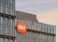 تصویری از ساختمان شرکت شیائومی با لوگوی معروف آن در مرکز