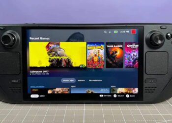 نمایی از جلوی کنسول دستی استیم دک و منوی استیم استور