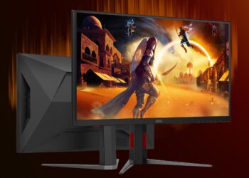 یک مانیتور گیمینگ AOC U27G4XM که در حال نمایش یک صحنه بازی (شبیه به Assassin's Creed) در یک محیط شهری باستانی است.