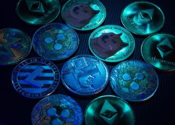 مقاومت برخی آلت‌کوین‌ها در برابر ریزش به‌رغم افت ۲۴ درصدی بیت‌کوین (BTC) در ماه نوامبر