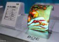 نمایی از پنل نمایش صفحه BOE ساخت چین با ظاهری خمیده