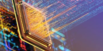 نمای نزدیک از یک چیپست با داده‌های دیجیتالی و نورپردازی نئونی که نمادی از پردازش داده‌های سریع است.