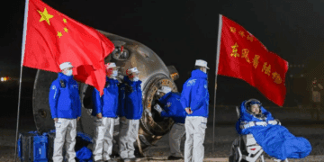فضانوردان ماموریت شنژو-۲۱ چین در کنار موش‌ها وارد ایستگاه فضایی تیانگونگ شدند