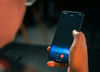 تا سال ۲۰۲۸ نسل آلفا با صدا به‌جای کیبورد کار خواهد کرد