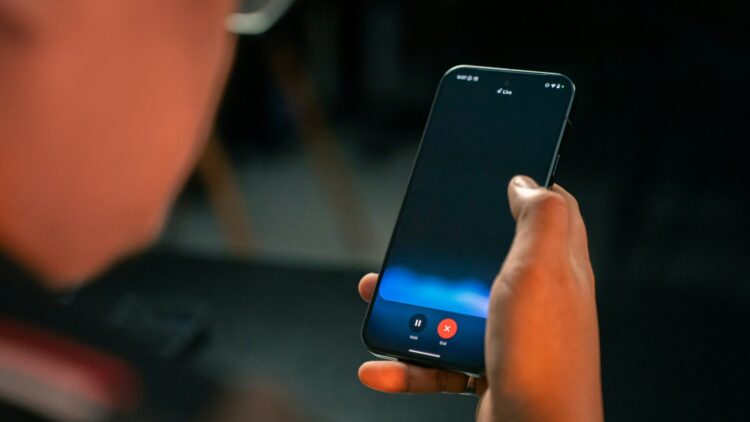 تا سال ۲۰۲۸ نسل آلفا با صدا بهجای کیبورد کار خواهد کرد