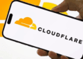 یک گوشی هوشمند که لوگو و نام "CLOUDFLARE" بر روی صفحه آن نمایش داده شده است.