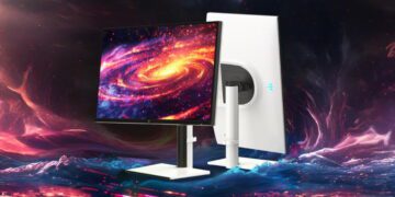 تصویری از نمای جلویی و پشتی M27U6 که دارای قابلیت چرخش نمایشگر است