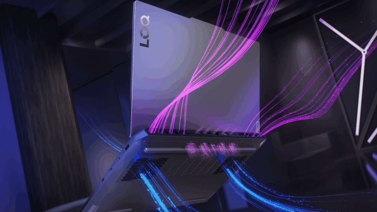 در نقد و بررسی Lenovo LOQ 15 اولین نکته‌ای که به چشم می‌خورد، بدنه پلاستیکی دستگاه است.