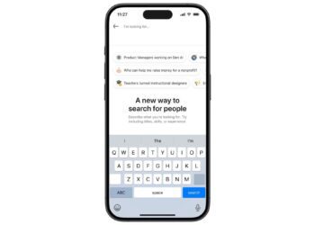 نمای دسکتاپ وب‌سایت لینکدین که ویژگی جستجوی افراد با هوش مصنوعی جدید را با کادرهای پیشنهادی جستجو نشان می‌دهد که روی صفحه اصلی نمایش داده شده است.