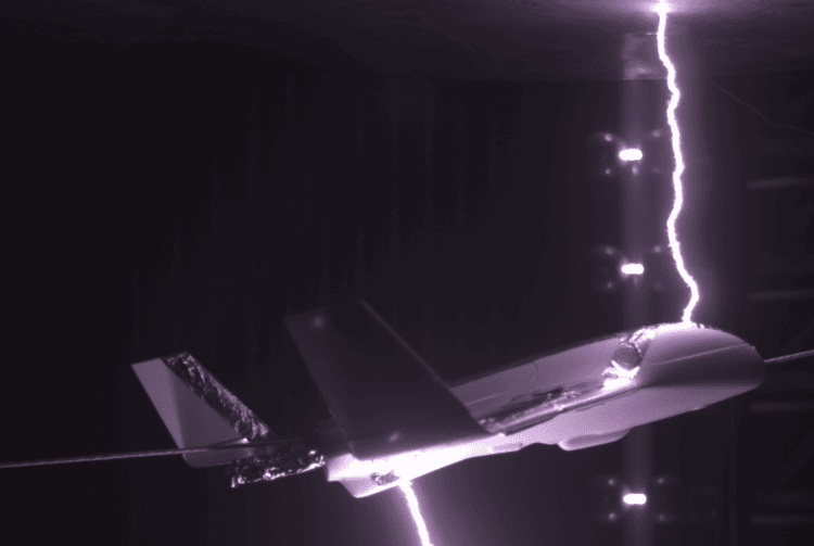 طراحی ابزاری نوین برای پیشبینی برخورد صاعقه با هواپیماها