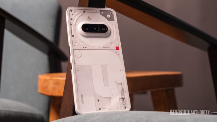 تیزر جدید ناتینگ شایعه معرفی مدل تازه را تقویت می‌ کند