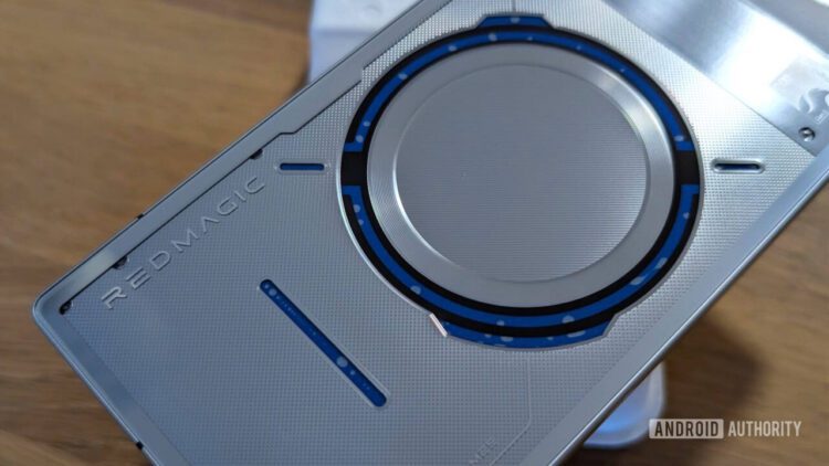 گوشی گیمینگ REDMAGIC 11 Pro سیستم خنککننده پنهان دارد