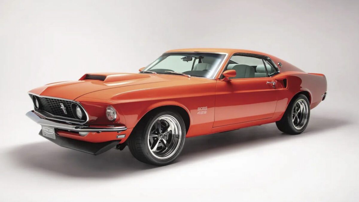 نمای جلوی موستانگ Revology Boss 429