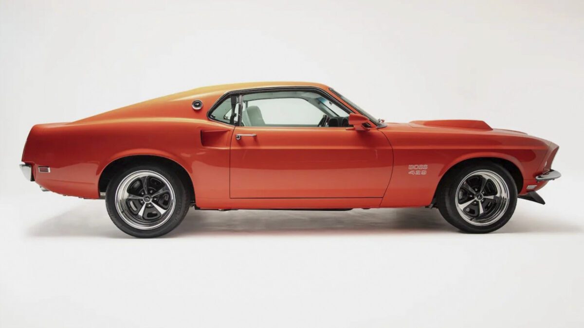 نمای جانبی موستانگ Revology Boss 429