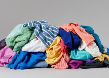 تولید و رنگ‌آمیزی پارچه با استفاده از باکتری‌های زنده!