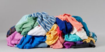 تولید و رنگ‌آمیزی پارچه با استفاده از باکتری‌های زنده!