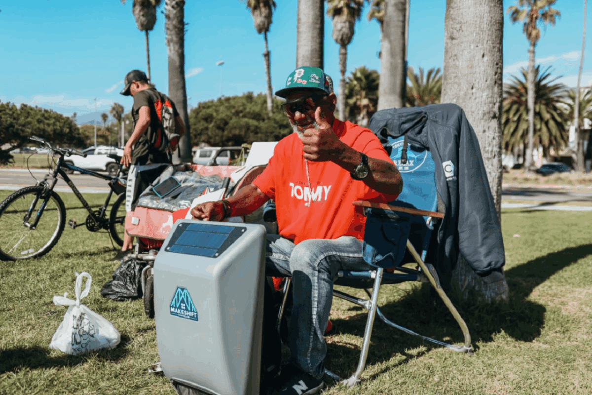 کولهپشتی خورشیدی Makeshift Traveler با امکانات کامل برای بیخانمانها عرضه شد