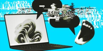 یک لپ‌تاپ که صفحه نمایش ویندوز ۱۱ آن باز است، با حباب‌های گفتاری دیجیتالی خراب شده (glitched) و یک دهان باز در کنار آن که نمادی از تجربه ضعیف یا سردرگمی در استفاده از هوش مصنوعی Copilot است.