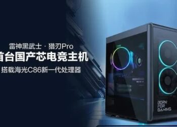 یک کیس گیمینگ Thunderobot با لوگوی "BORN FOR GAMING" که به صورت مورب قرار گرفته و نورپردازی RGB فن‌های آن در یک پس‌زمینه تیره با خطوط قرمز دیده می‌شود.