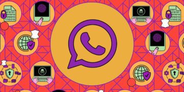 یک تصویر تکراری با الگوی شبکه‌ای به رنگ قرمز و نارنجی که آیکون واتساپ در مرکز و عناصر مرتبط با حریم خصوصی و امنیت سایبری در اطراف آن قرار دارد.